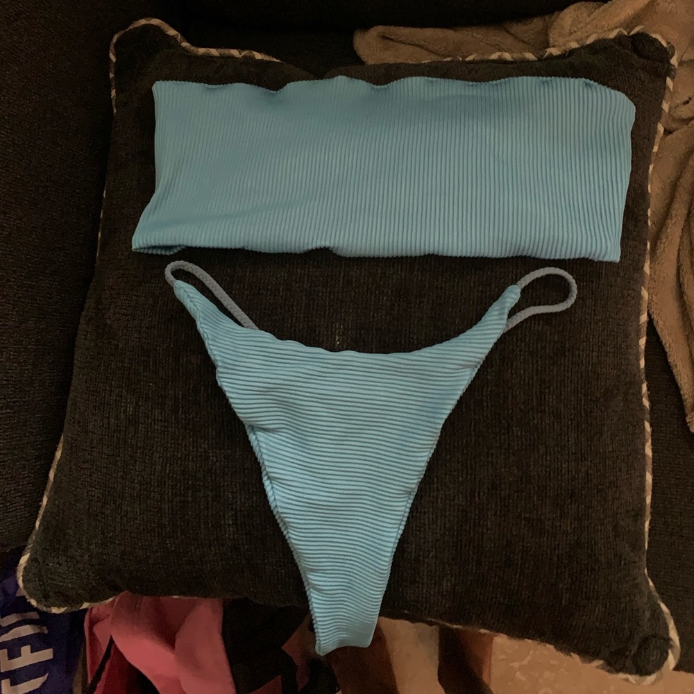 Bikini Set - Picture 2 of 4